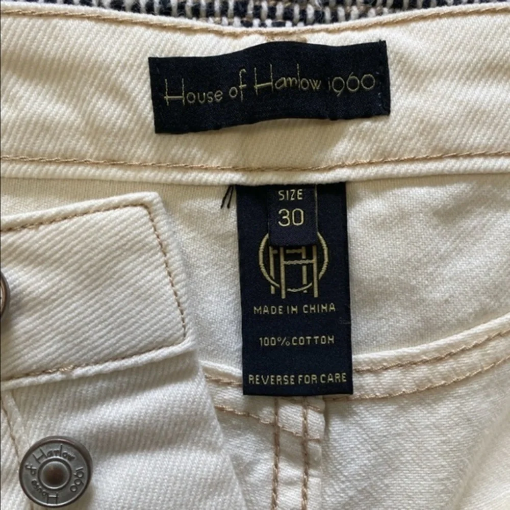 House of Harlow 1960 Cream High Rise Denim Mom Jean Shorts Raw Hem 30 - Picture 9 of 14